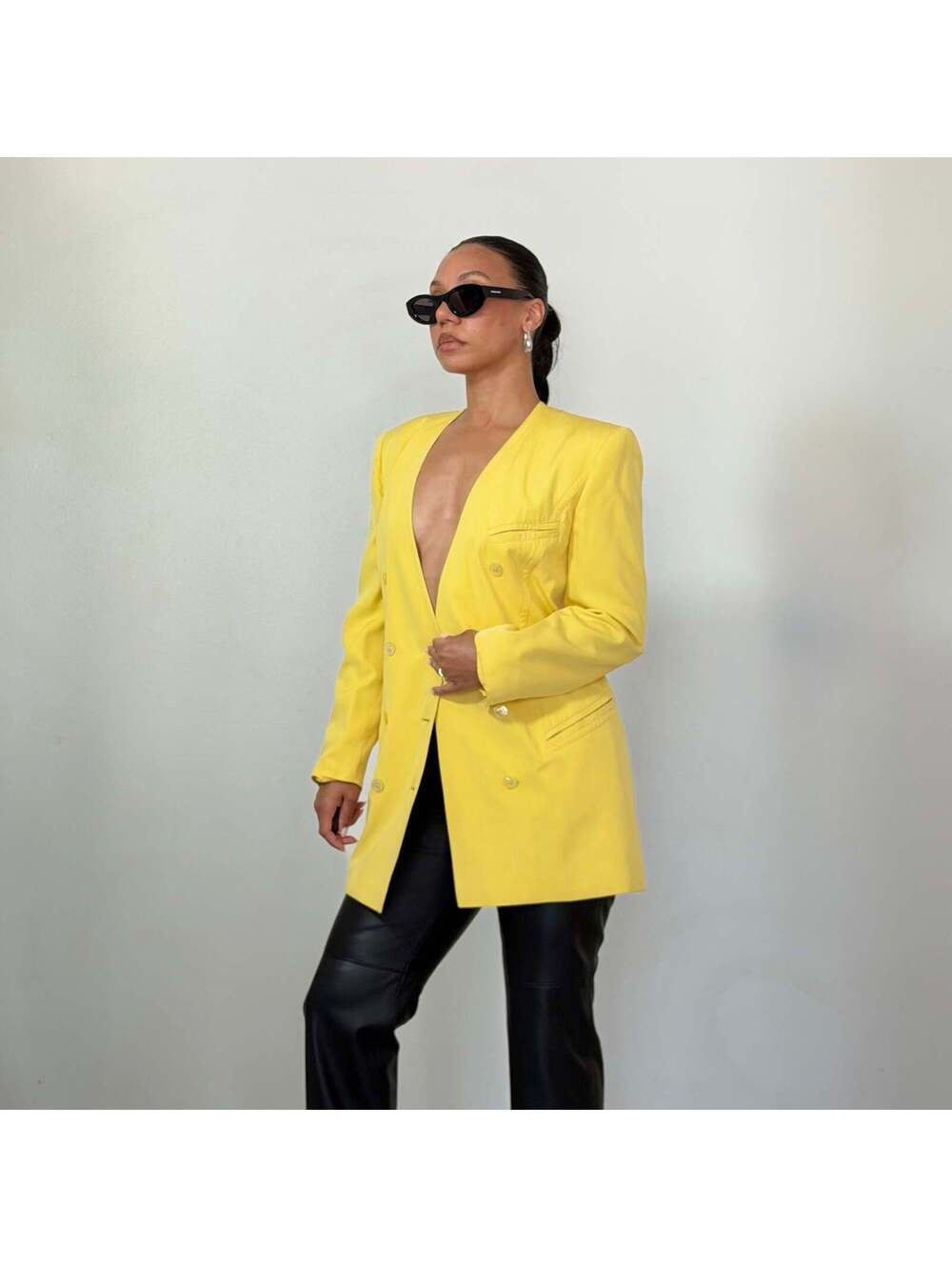 Escada - Picture 2 of 9